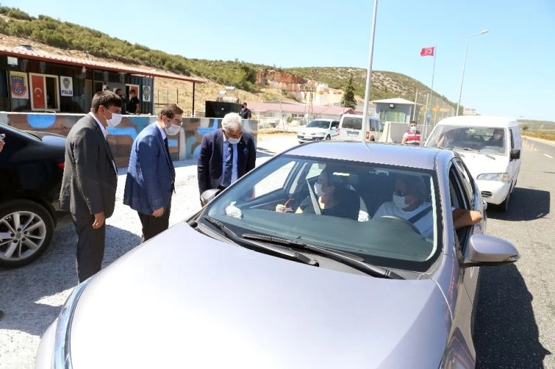 Yatağan Kaymakamı yol kontrolüne katıldı
