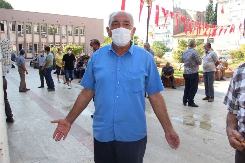 Adliye önünde yemin için saatlerce bekletilen bilirkişiler isyan etti
