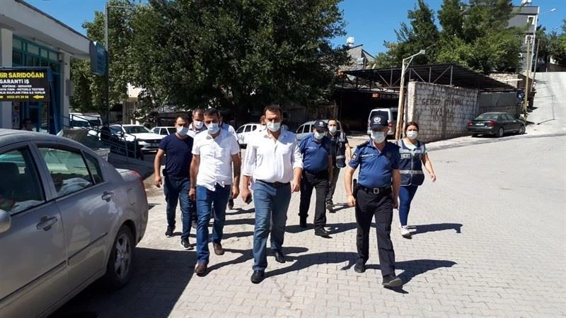 Kaymakam Kaymak, maske denetimi yaptı
