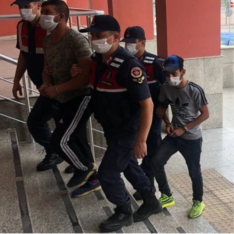 Şantiyeden aydınlatma kablosu çalan 4 kişiden 2’si tutuklandı
