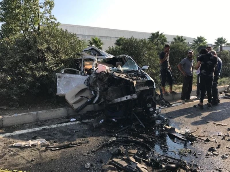 Tır karşı şeride geçip cipe çarptı: 3 yaralı
