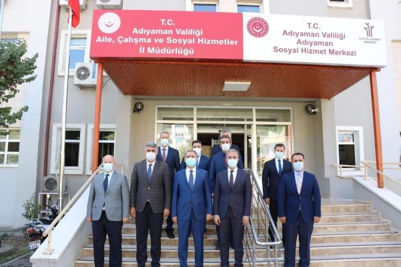 Vali Çuhadar, Aile, Çalışma ve Sosyal Hizmetler Müdürlüğünden brifing aldı
