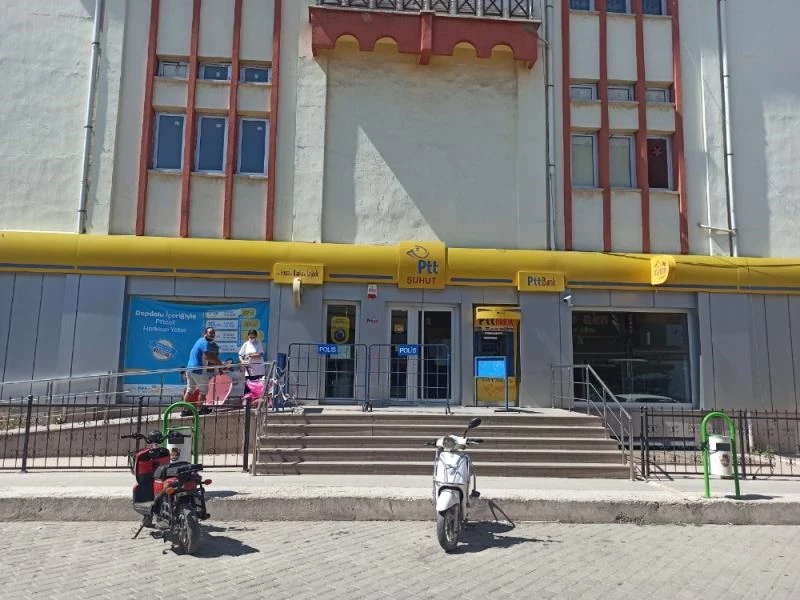 PTT memuru zimmetine geçirdiği 3 milyon TL ile ortadan kayboldu
