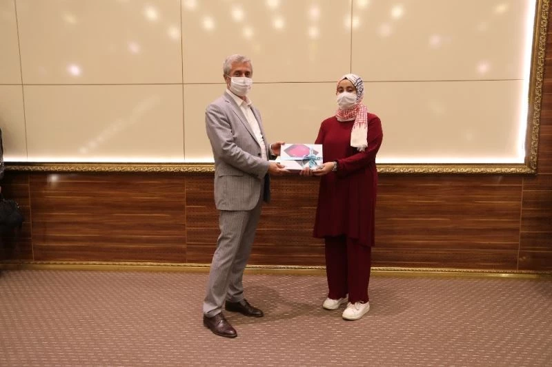 Sosyal medyadan paylaşılan sorulara doğru cevap verenlere tablet ödülü
