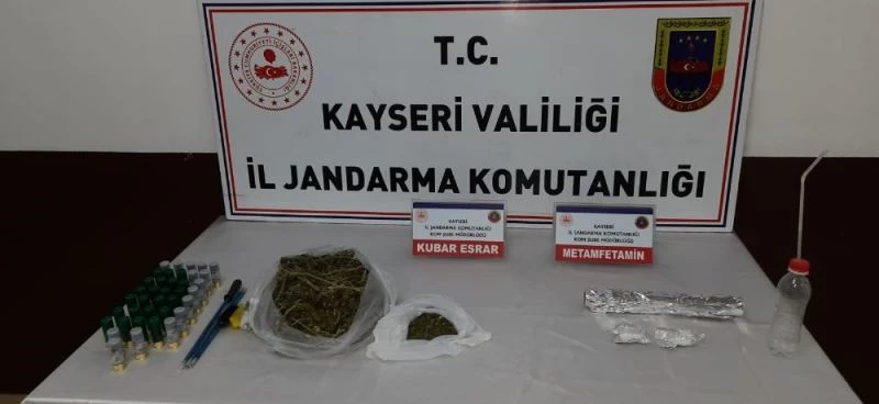 Jandarmadan uyuşturucu operasyonu: 515 gram kubar esrar ele geçirildi
