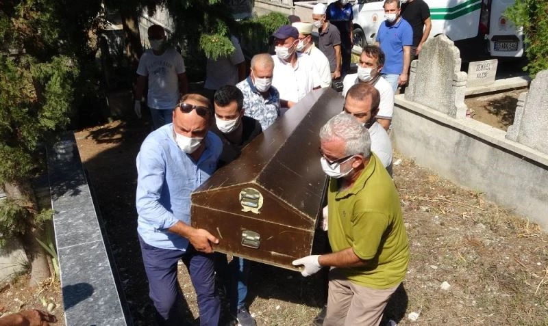 Rizespor’un efsane futbolcusu Nuri Şamlı son yolculuğuna uğurlandı
