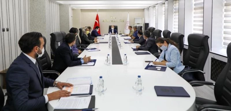 Ağrı’da İl Spor Güvenlik Kurulu Toplantısı Vali Varol’un başkanlığında yapıldı
