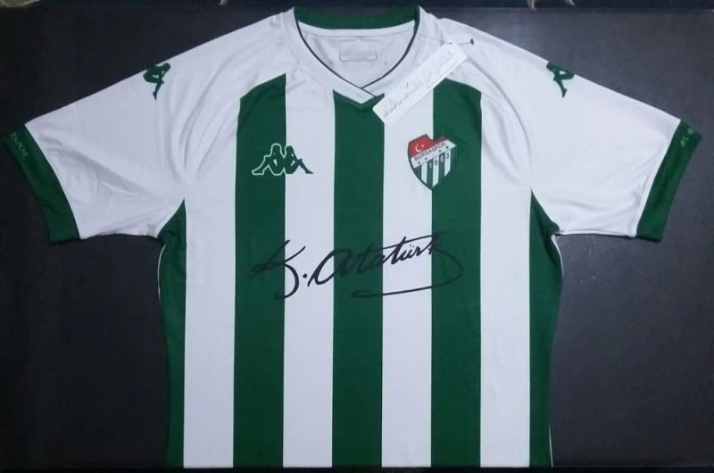 Bursaspor formasına Atatürk imzası attırdı
