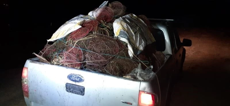 Kaçak avlanan yaklaşık 4 bin kerevit göle geri salındı
