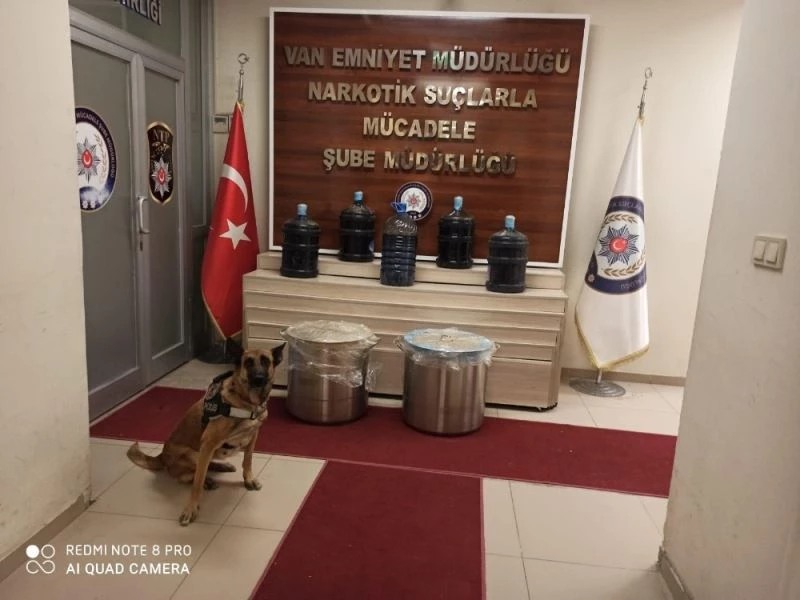 İkiye bölünmüş yakıt deposunda 310 kilo 880 gram likit eroin ele geçirildi
