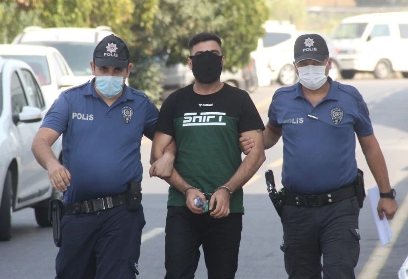 Sevgilisini ayrıldığı için 9. kattaki balkondan sarkıtmış
