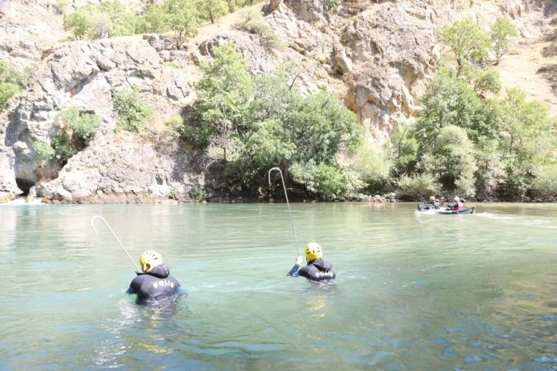 Munzur Vadisi’nde kaybolan 2 kardeşin bulunması için İHA ve helikopterler de destek veriyor
