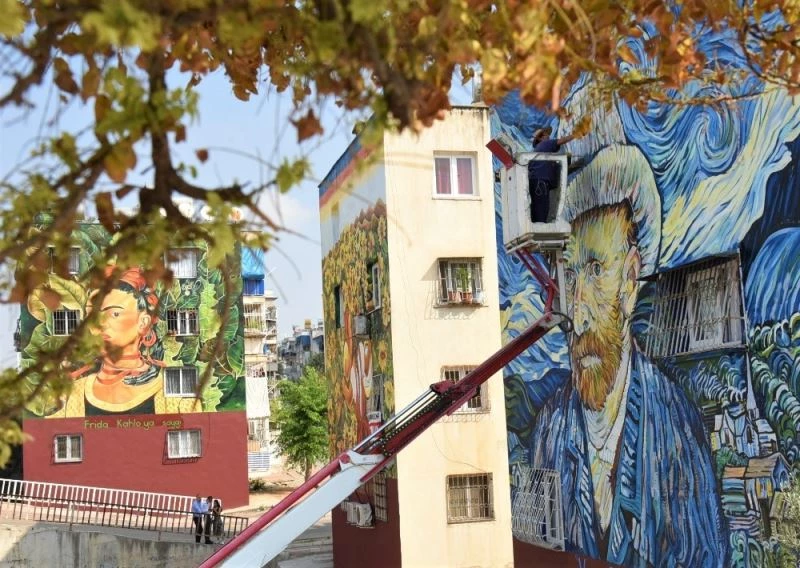 Toroslar Güneykent’te üçüncü duvar resmi de tamamlandı
