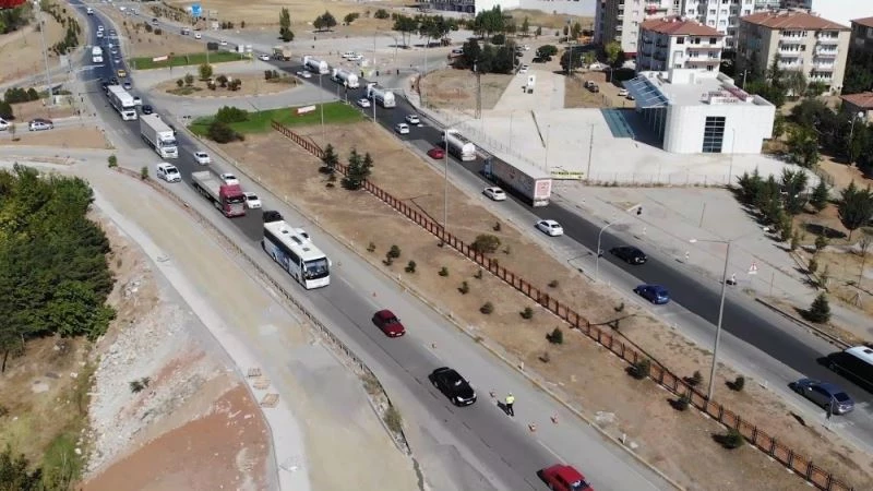 Otobüsler tek tek durduruluyor: 43 ilin geçiş noktasında 