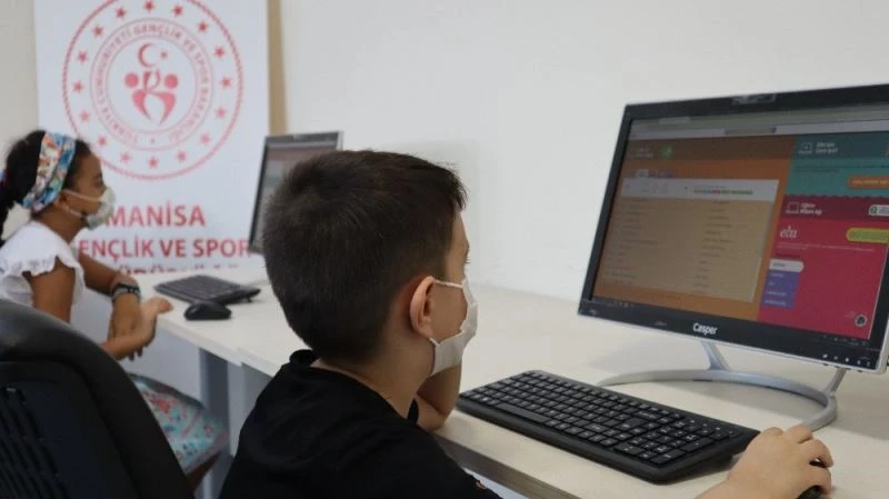 Gençlik ve Spor Bakanı Kasapoğlu: “345 gençlik merkezimizde EBA eğitim seferberliği başlattık”
