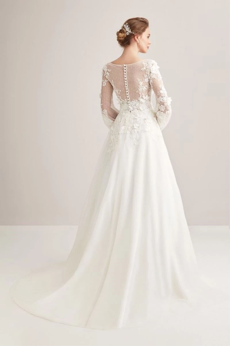 Nova Sposa kurucusu Demir: “Bohem ve vintage gelinliklerde balon kol revaçta