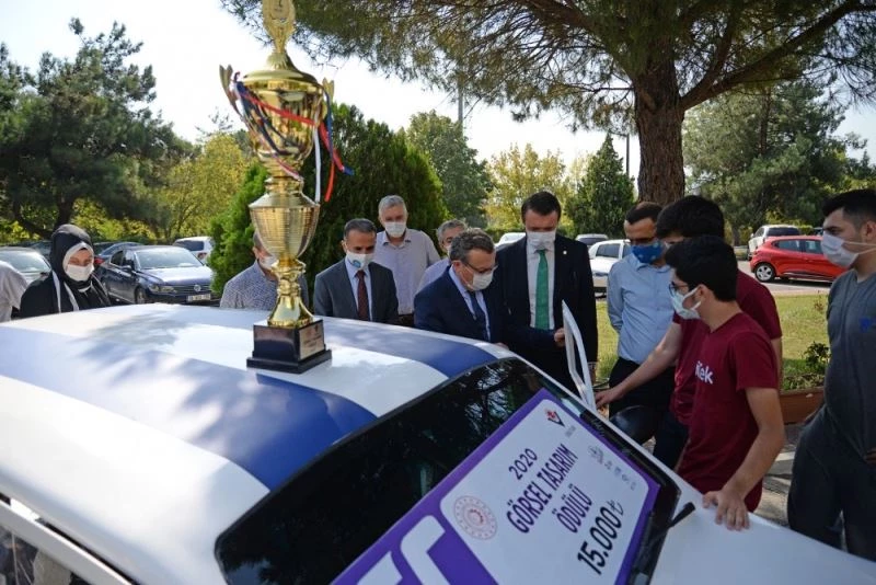 ’Verd-e’ye rektörden yakın ilgi
