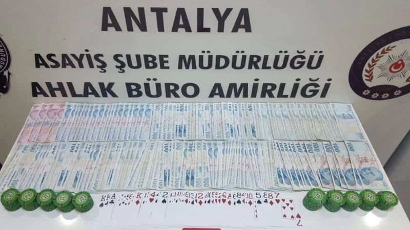 Antalya’da kumar oynama, sosyal mesafe ve maske ihlaline 905 bin lira ceza
