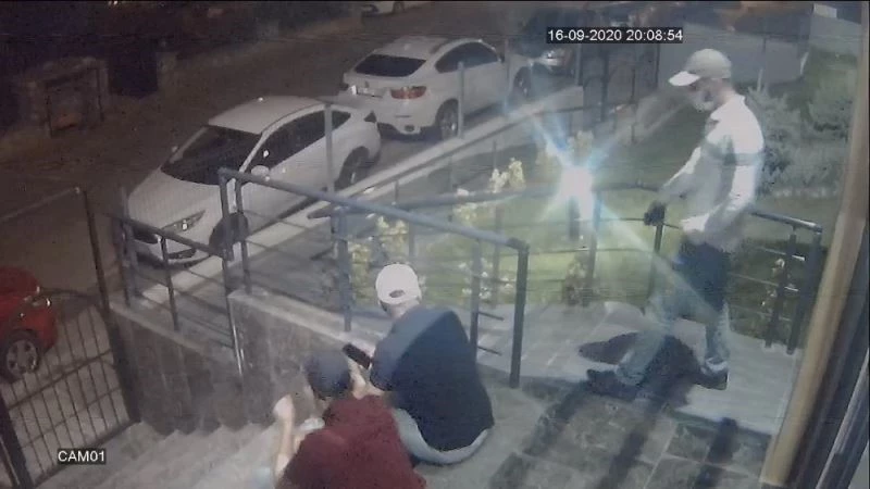 Önce dinlendiler, sonra soydular, o anlar güvenlik kamerasına yansıdı
