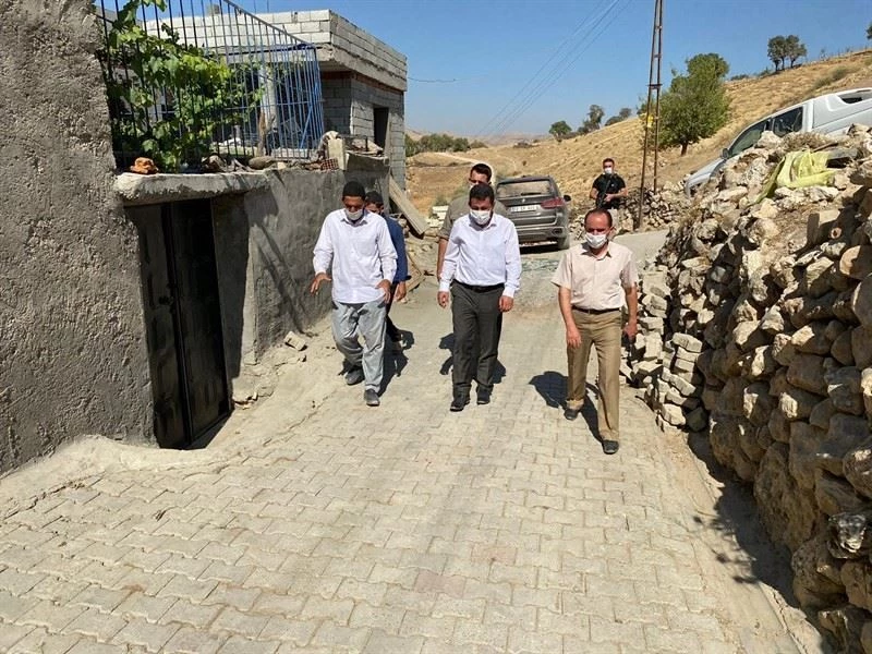 Gercüş Kaymakamı Şekerci yapımı devam eden çalışmaları inceledi
