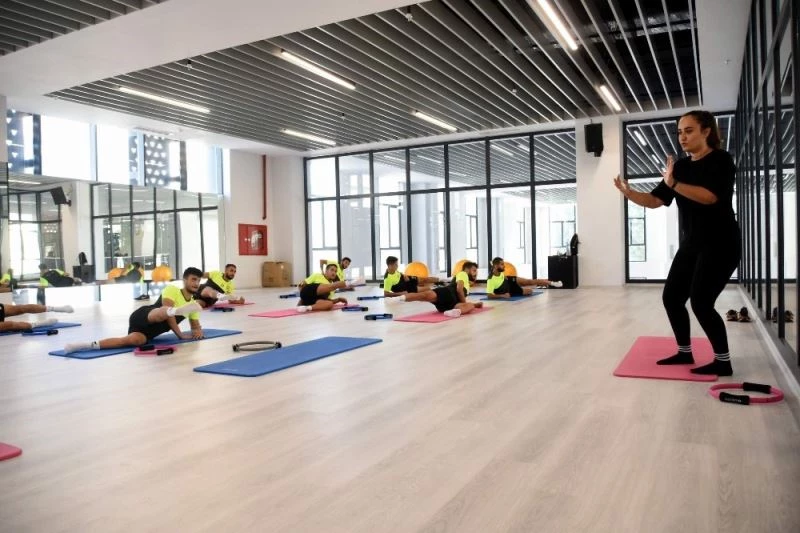 Aliağaspor salonda pilates çalıştı
