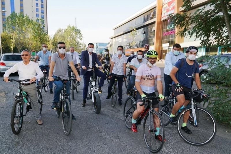 Başkan Sarıkurt makamına bisikletle gitti
