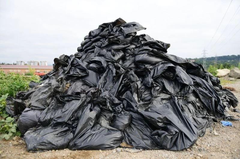 Mazgallardan çıkan çöp ve molozlar şaşırttı
