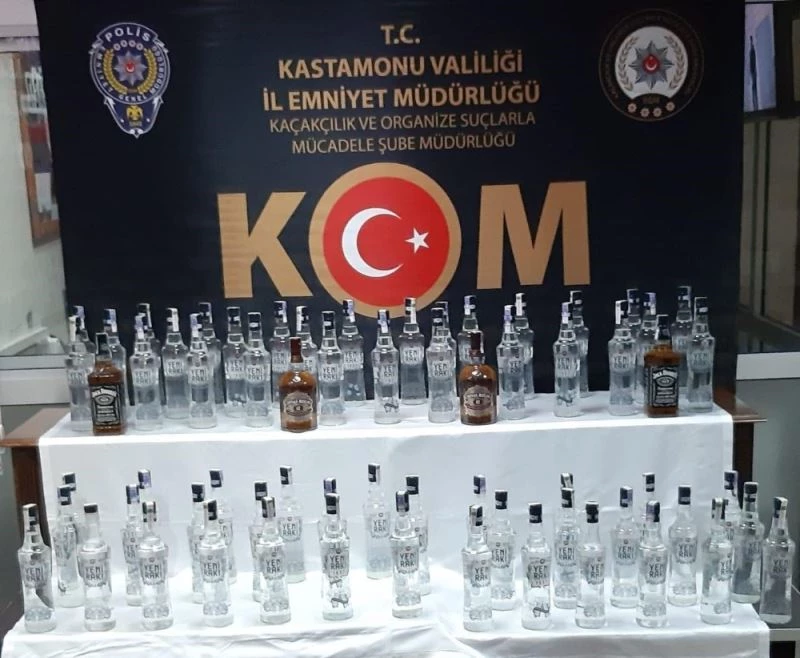 Yolcu otobüsünde 65 şişe kaçak içki şişesi yakalandı

