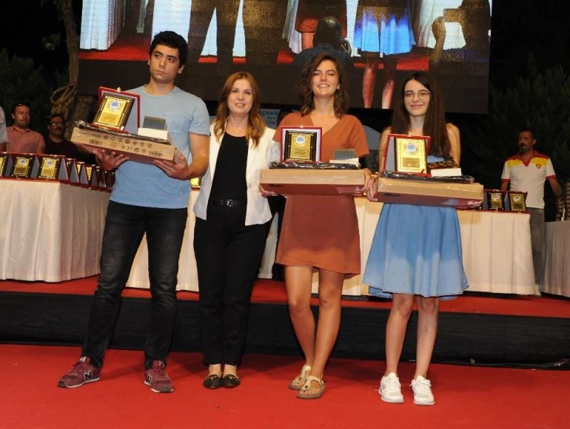 Balçova’da her üniversiteliye bilgisayar
