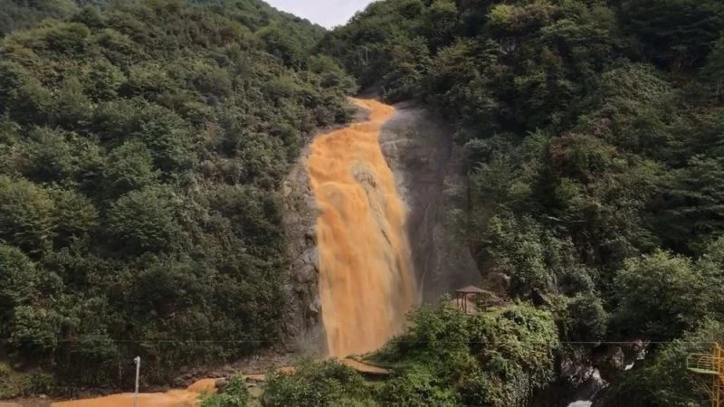 O şelale şiddetli yağmurlar sonrası yine taştı
