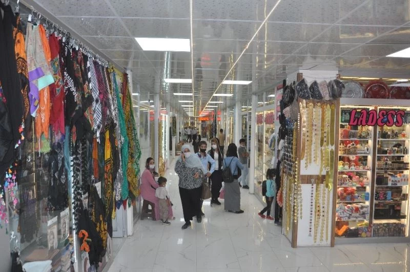 Yüksekova İran pasajı esnafı yeni yerinde hizmet vermeye başladı
