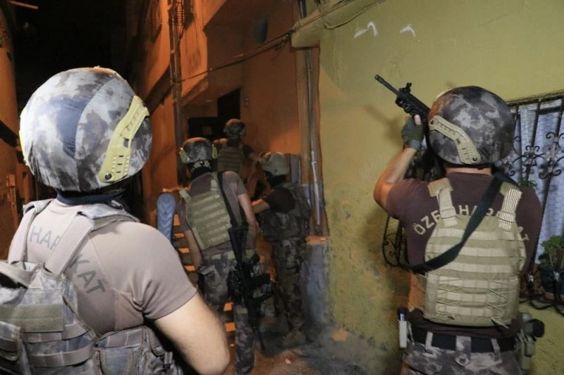 Adana’da suç örgütü operasyonunun drone görüntüleri ortaya çıktı
