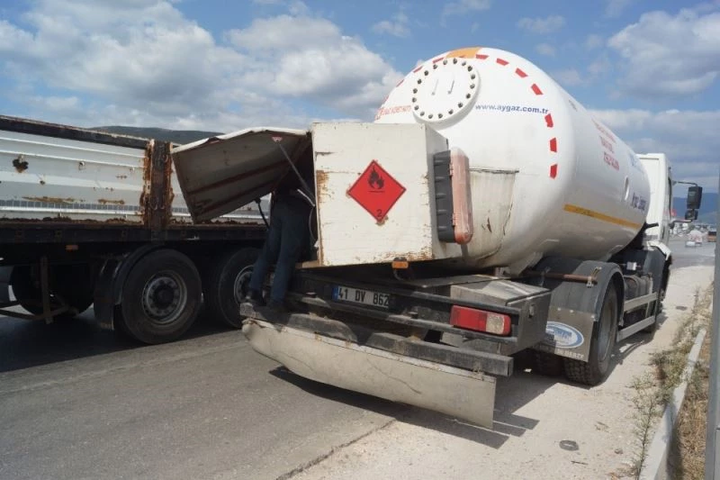 Tır LPG tankerine çarptı, 1 yaralı
