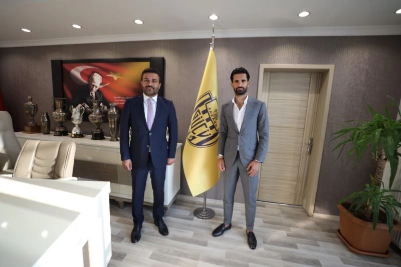 MKE Ankaragücü, Alper Potuk ile anlaştı
