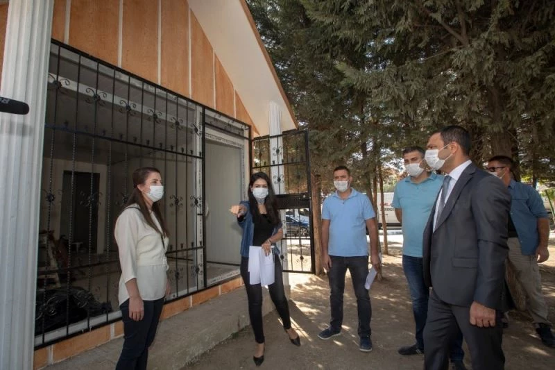 Kaymakam Aslan, inşası devam eden muhtarlık ofisini inceledi
