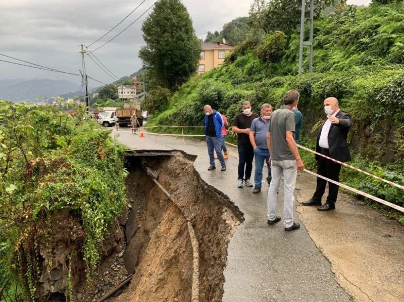 Rize’de şiddetli yağmur heyelanlara neden oldu
