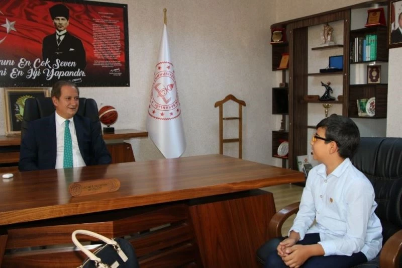 Milli Eğitim Müdürünü duygulandıran ziyaret
