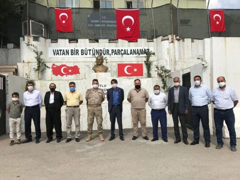 Başkan Şen’den Yarbay Carık’a plaket
