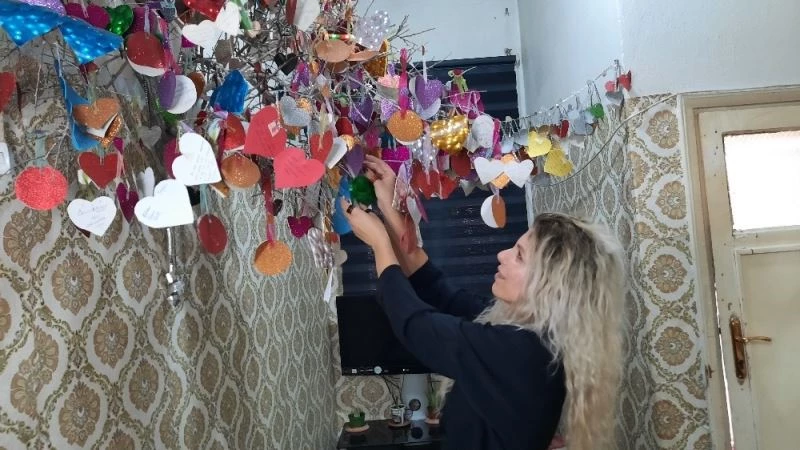 Gelinlerin anılarını iş yerinde biriktiriyor
