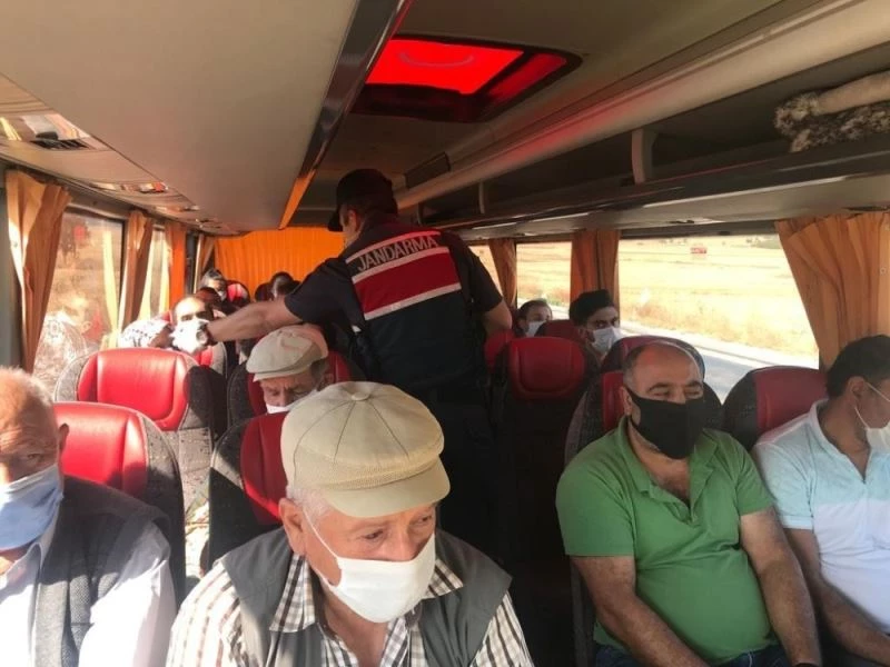 Tüm araçlardaki yolcuların ateşleri ölçülüyor
