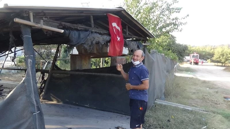 Her yer yandı, bayrak sapasağlam kaldı
