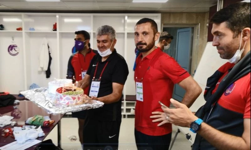 Ankara Keçiörengücü Teknik Direktörü İlker Püren’e doğum günü hediyesi 3 puan
