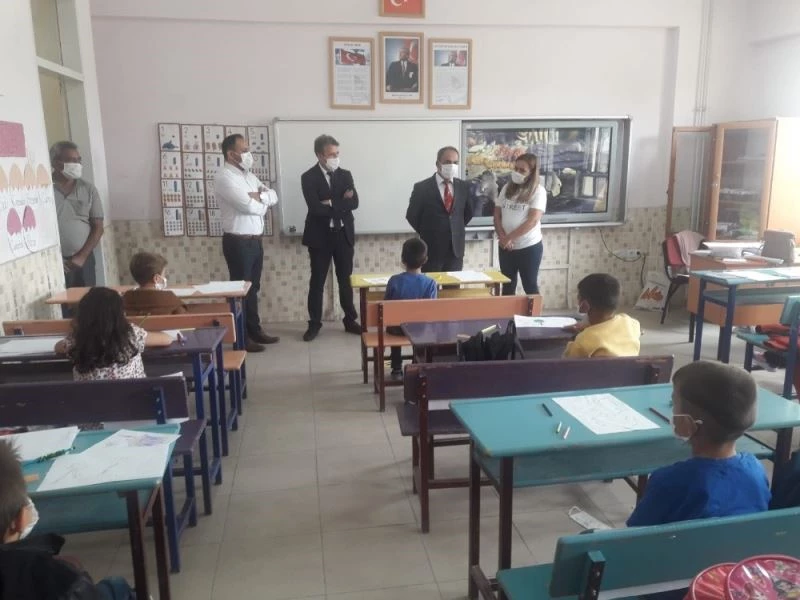 Yunak’ta yüz yüze eğitim dersleri başladı
