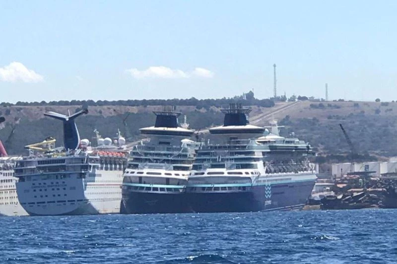 Bir zamanlar su üstünün en gözde gemileriydi, şimdi söküm için sıra bekliyor
