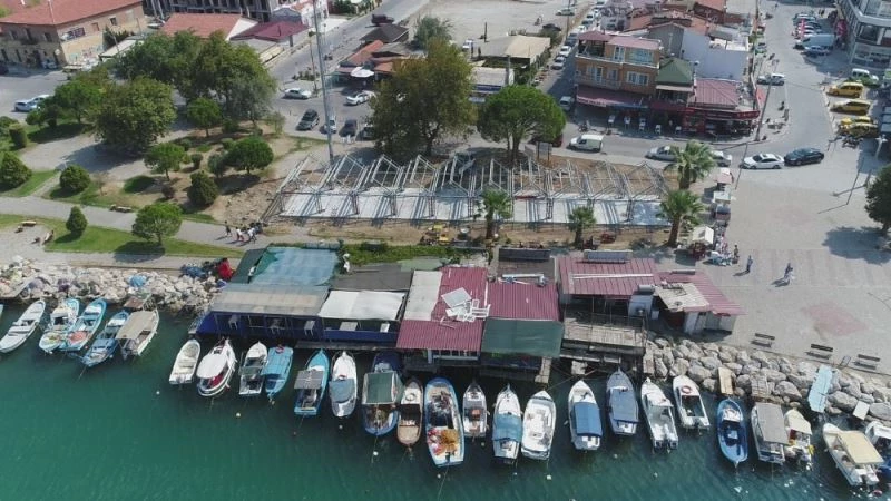 Burhaniye’de İskele yeni yüzüyle modernleşiyor
