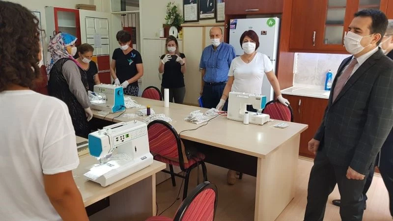 Germencikli kadınlar öğrenciler için üretiyor
