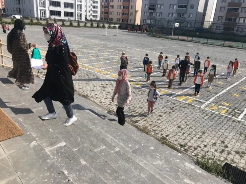 Kars’ta öğrenciler öğretmenleriyle buluştu
