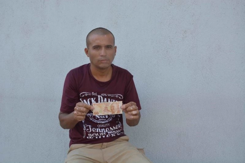 Hatalı basım 50 liraya 20 bin lira istiyor
