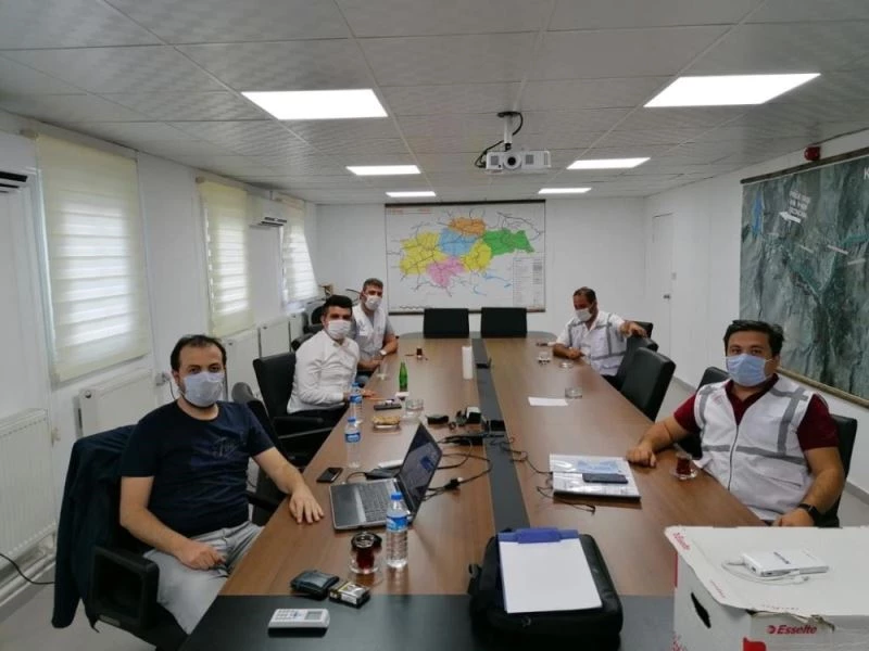 Kaymakam Yeşilbaş, yol yapım şantiyesinden bilgi aldı
