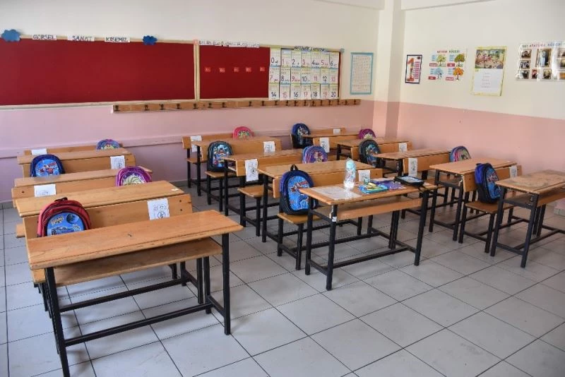 Kırtasiye setleri bu yıl da Uğur Başkan’dan
